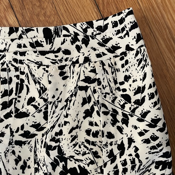 Printed Mini Pencil Skirt! - Picture 3 of 5